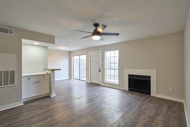 6500 Sands Point Drive 110, Houston, TX 77074