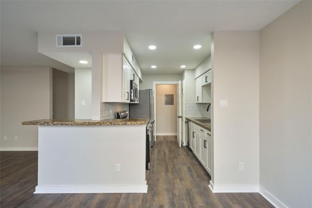 6500 Sands Point Drive 110, Houston, TX 77074