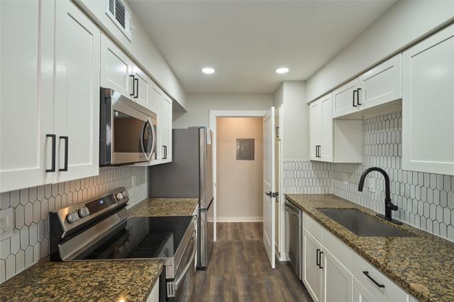6500 Sands Point Drive 110, Houston, TX 77074