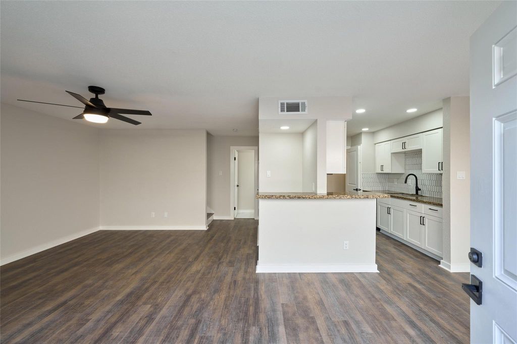 6500 Sands Point Drive 110, Houston, TX 77074