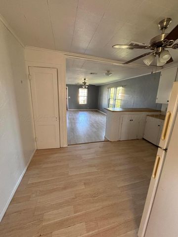 320 Summit, Miami, TX 79059