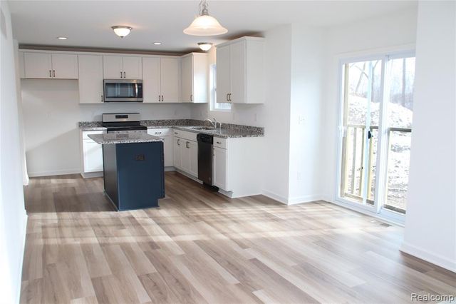 6007 Huron River Lane, Ypsilanti, MI 48197