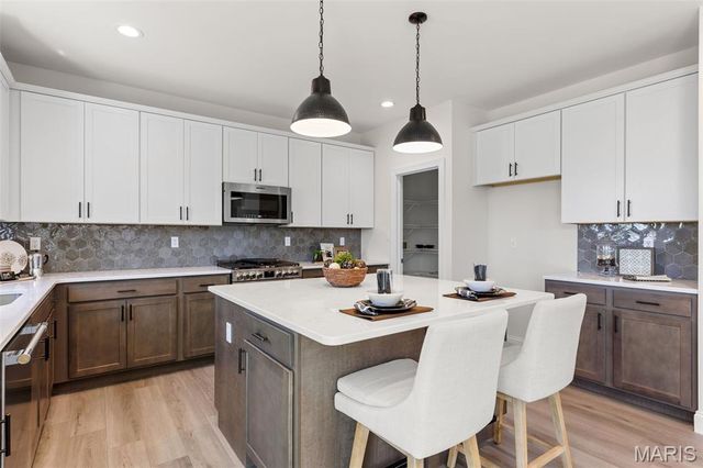 217 Bottlebrush Grove Court, Cottleville, MO 63304