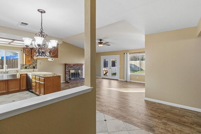 1565 Larry St, Olivehurst, CA 95961