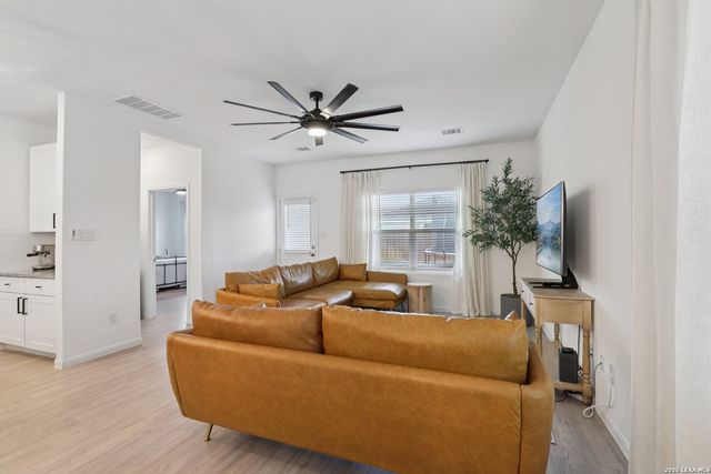 9062 Austin, Seguin, TX 78155