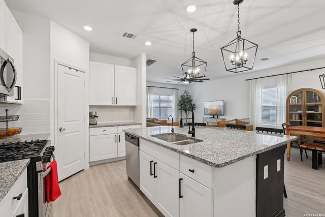 9062 Austin, Seguin, TX 78155