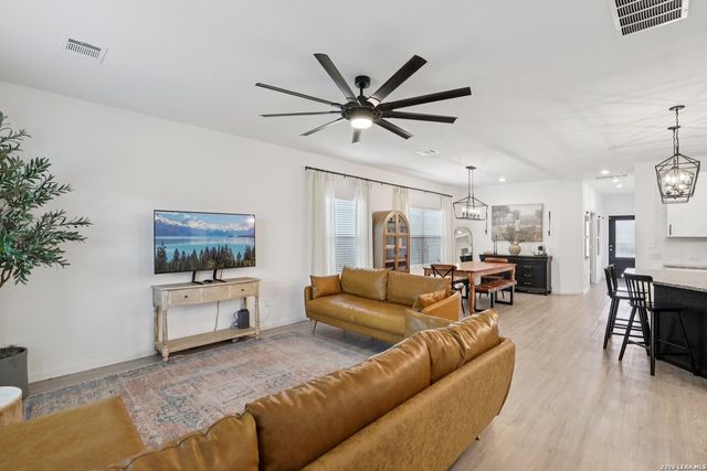 9062 Austin, Seguin, TX 78155