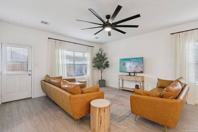 9062 Austin, Seguin, TX 78155