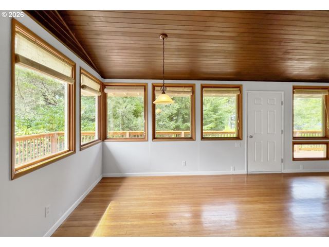 113 RIDGE CREST Rd, Gleneden Beach, OR 97388