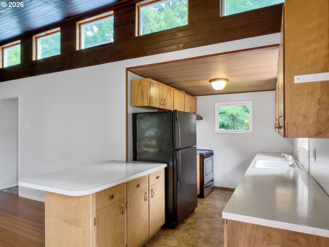 113 RIDGE CREST Rd, Gleneden Beach, OR 97388