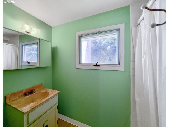 113 RIDGE CREST Rd, Gleneden Beach, OR 97388