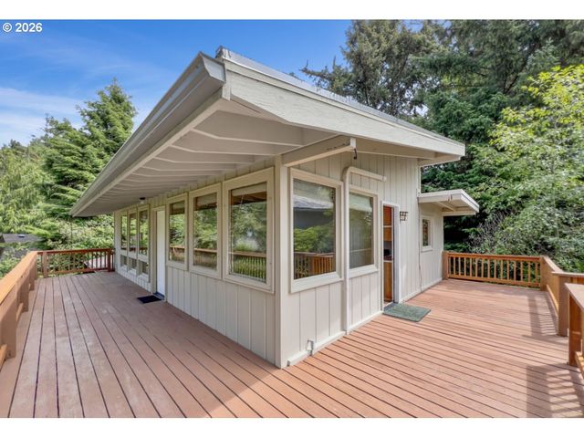 113 RIDGE CREST Rd, Gleneden Beach, OR 97388