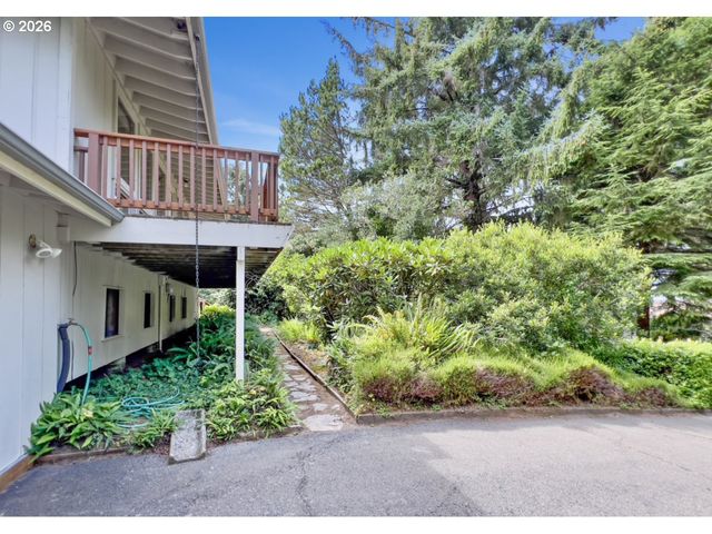 113 RIDGE CREST Rd, Gleneden Beach, OR 97388