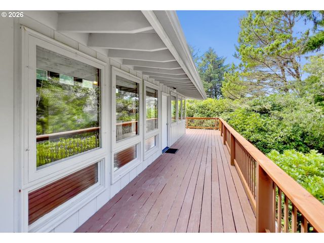 113 RIDGE CREST Rd, Gleneden Beach, OR 97388