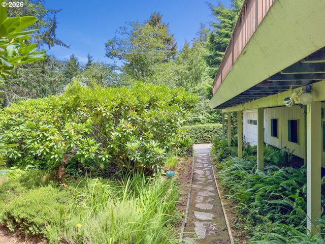113 RIDGE CREST Rd, Gleneden Beach, OR 97388