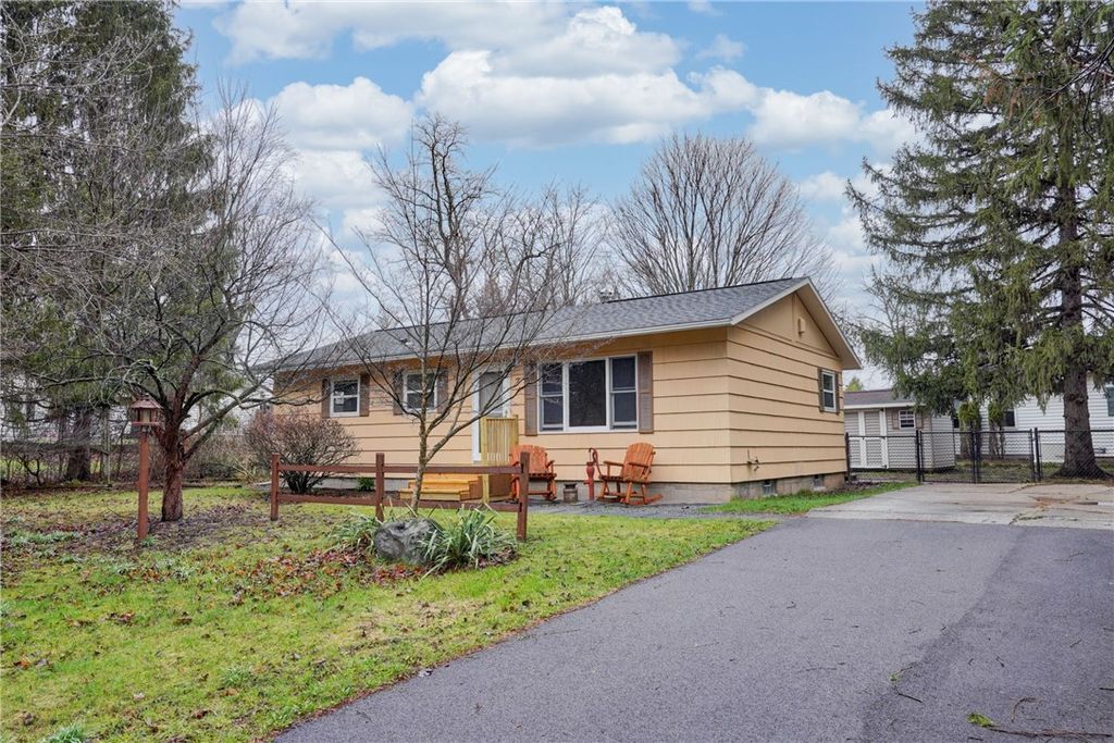 7 Rouge Road, Henrietta, NY 14623