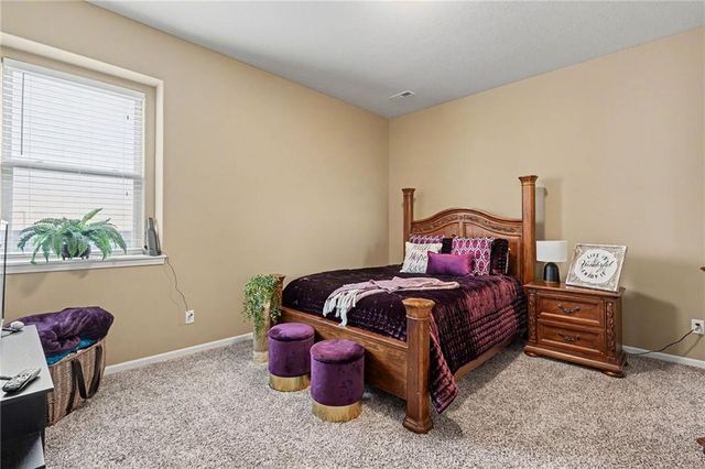5014 N White Avenue, Kansas City, MO 64119