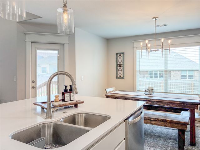 2739 S Angels Road, Fayetteville, AR 72701