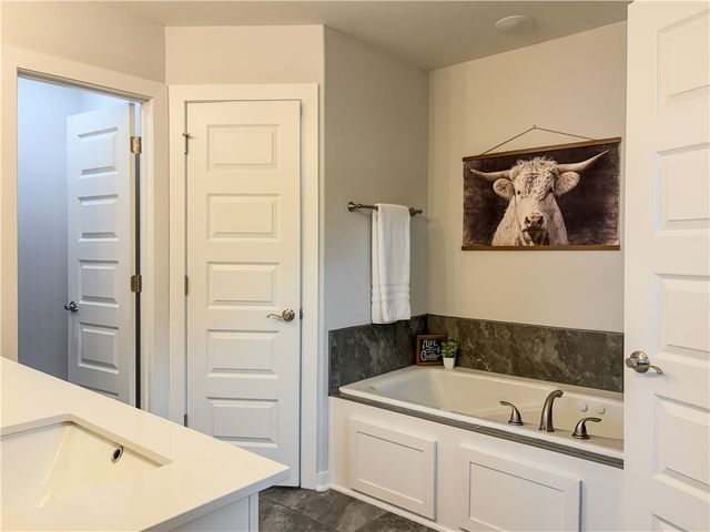 2739 S Angels Road, Fayetteville, AR 72701