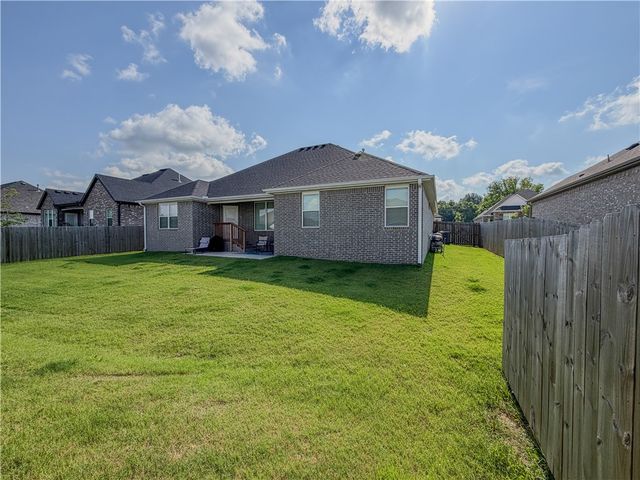 2739 S Angels Road, Fayetteville, AR 72701