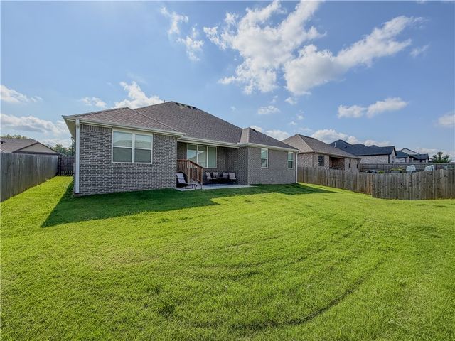 2739 S Angels Road, Fayetteville, AR 72701