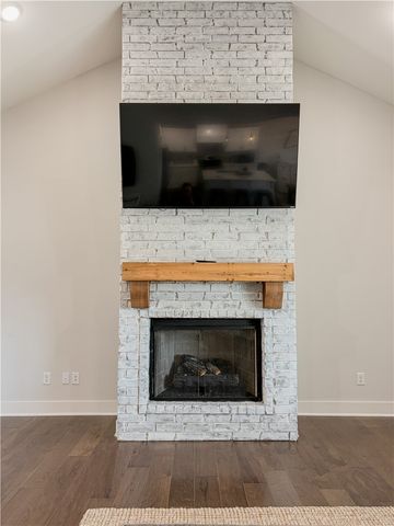 2739 S Angels Road, Fayetteville, AR 72701