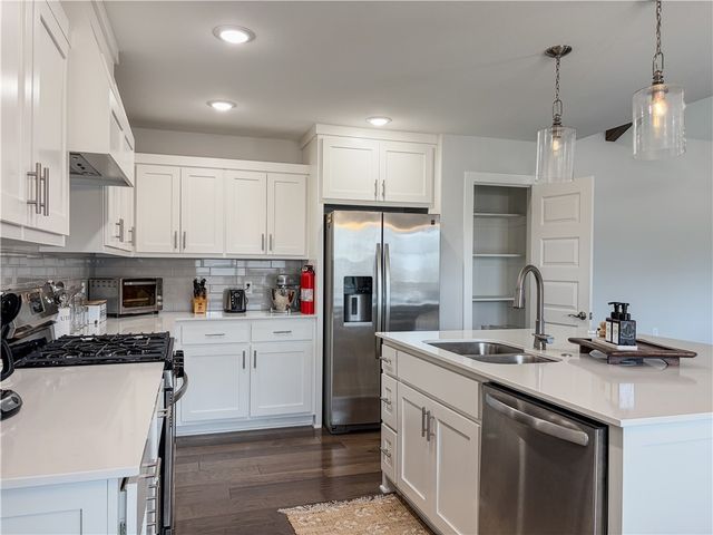 2739 S Angels Road, Fayetteville, AR 72701