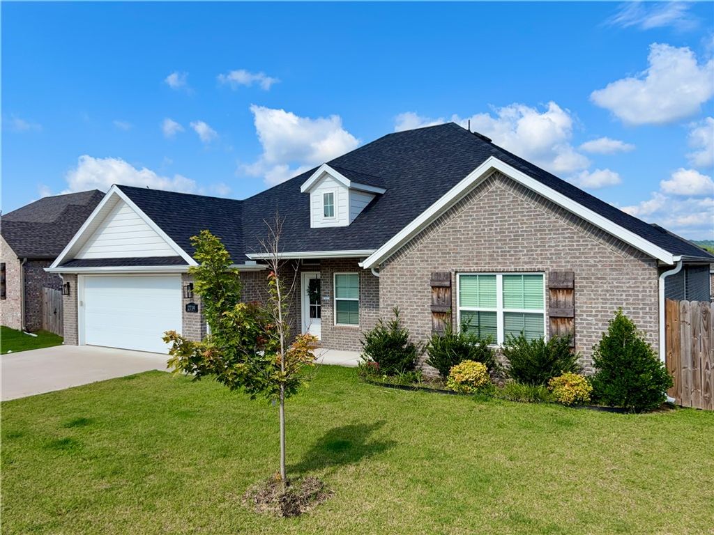 2739 S Angels Road, Fayetteville, AR 72701