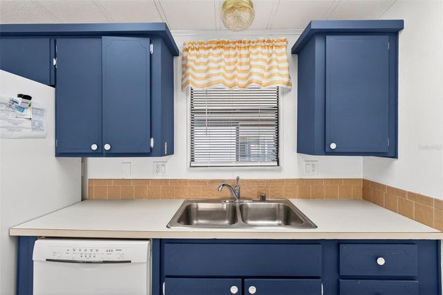 1342 ELKHART CIRCLE, Tavares, FL 32778