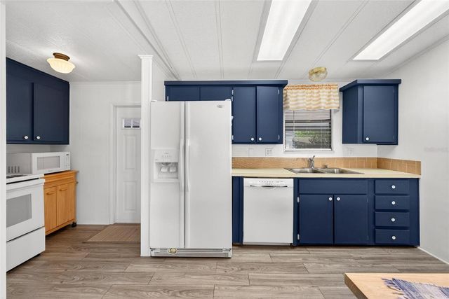 1342 ELKHART CIRCLE, Tavares, FL 32778