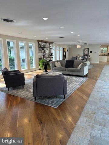 1121 WINDING DR, Cherry Hill, NJ 08003