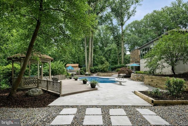 1121 WINDING DR, Cherry Hill, NJ 08003