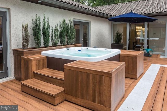 1121 WINDING DR, Cherry Hill, NJ 08003