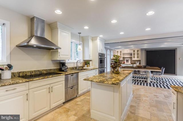 1121 WINDING DR, Cherry Hill, NJ 08003