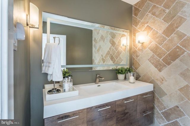 1121 WINDING DR, Cherry Hill, NJ 08003