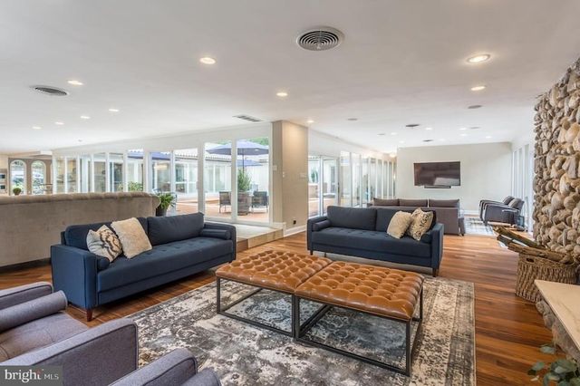 1121 WINDING DR, Cherry Hill, NJ 08003