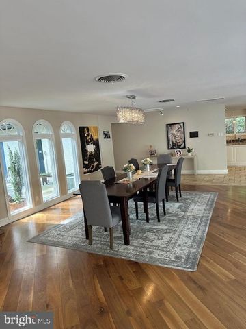 1121 WINDING DR, Cherry Hill, NJ 08003