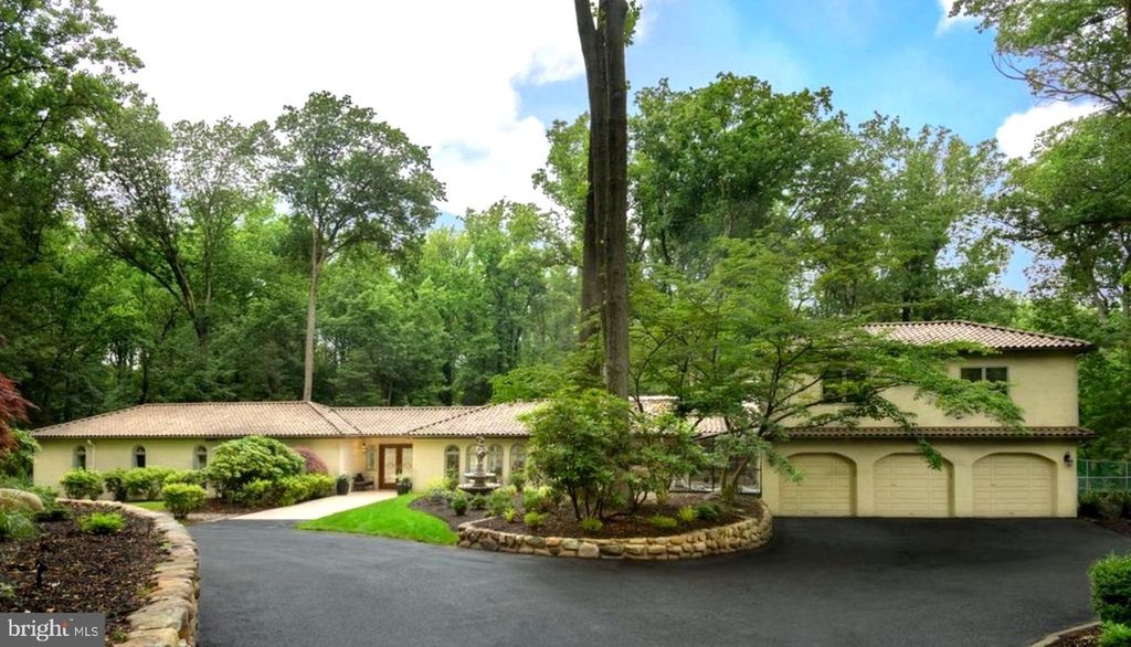 1121 WINDING DR, Cherry Hill, NJ 08003