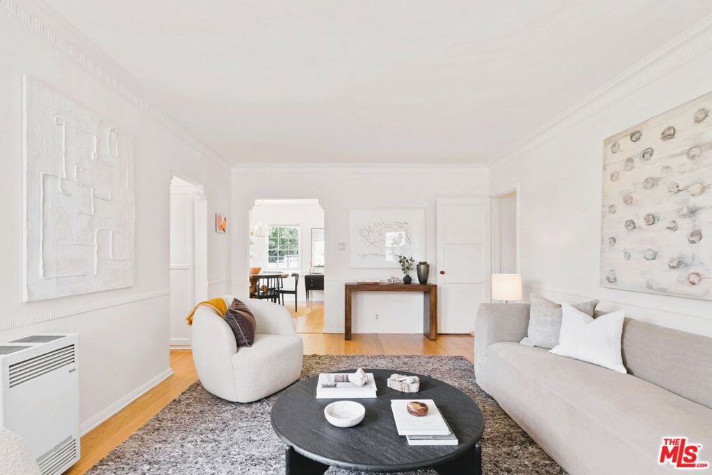Image 10 of property listing at 2108 Hill Street, Santa Monica, CA 90405