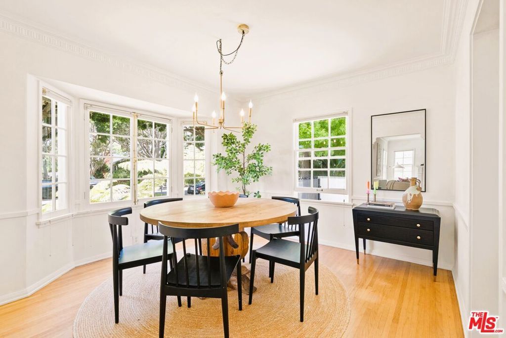 Image 12 of property listing at 2108 Hill Street, Santa Monica, CA 90405