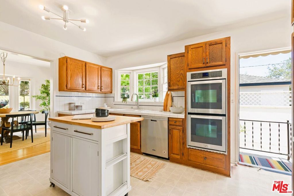 Image 16 of property listing at 2108 Hill Street, Santa Monica, CA 90405