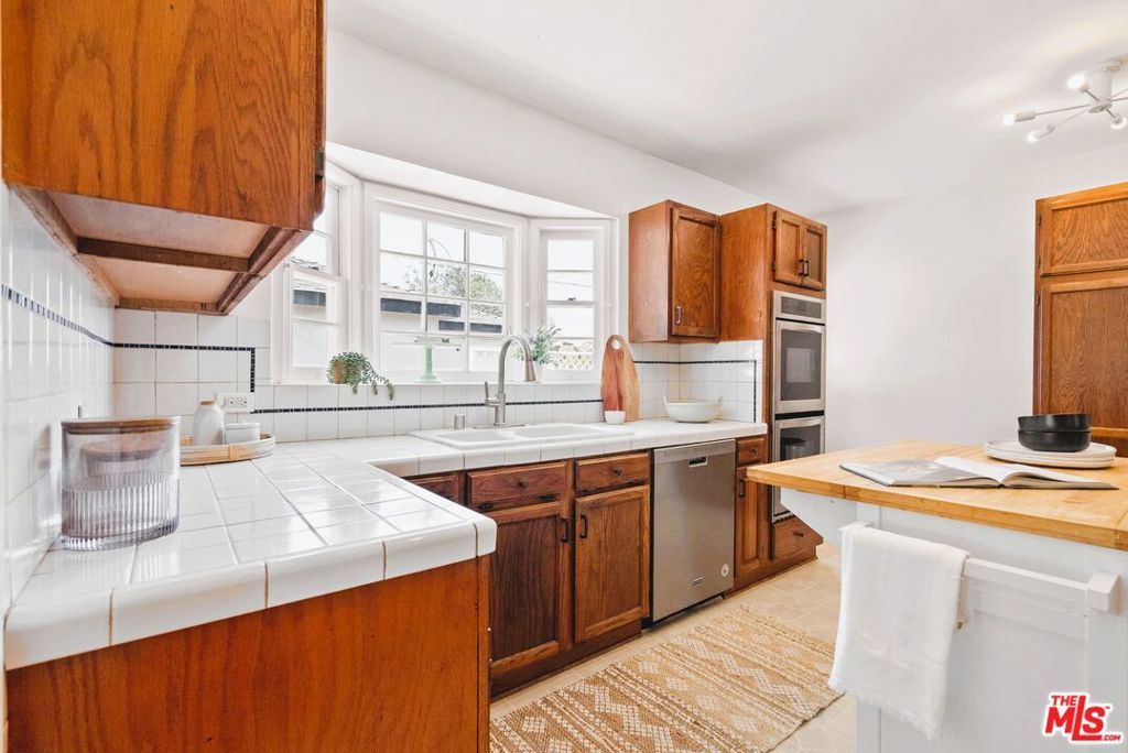 Image 17 of property listing at 2108 Hill Street, Santa Monica, CA 90405