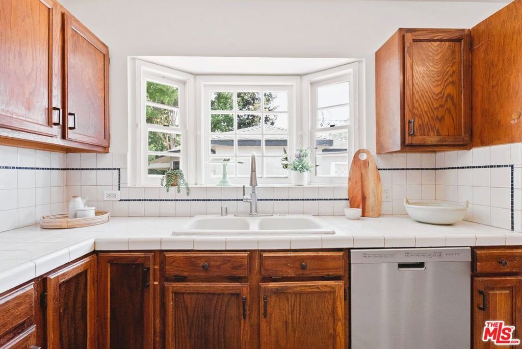Image 18 of property listing at 2108 Hill Street, Santa Monica, CA 90405