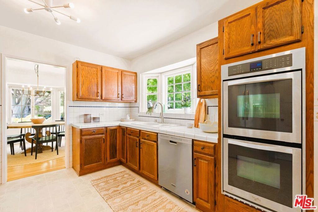 Image 19 of property listing at 2108 Hill Street, Santa Monica, CA 90405