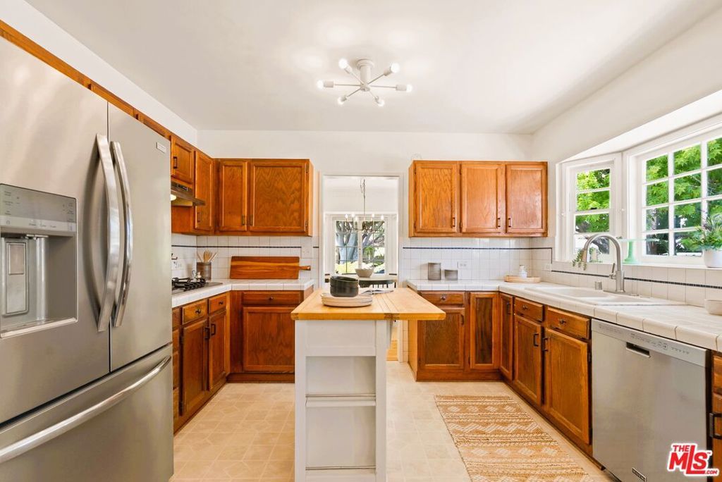 Image 20 of property listing at 2108 Hill Street, Santa Monica, CA 90405