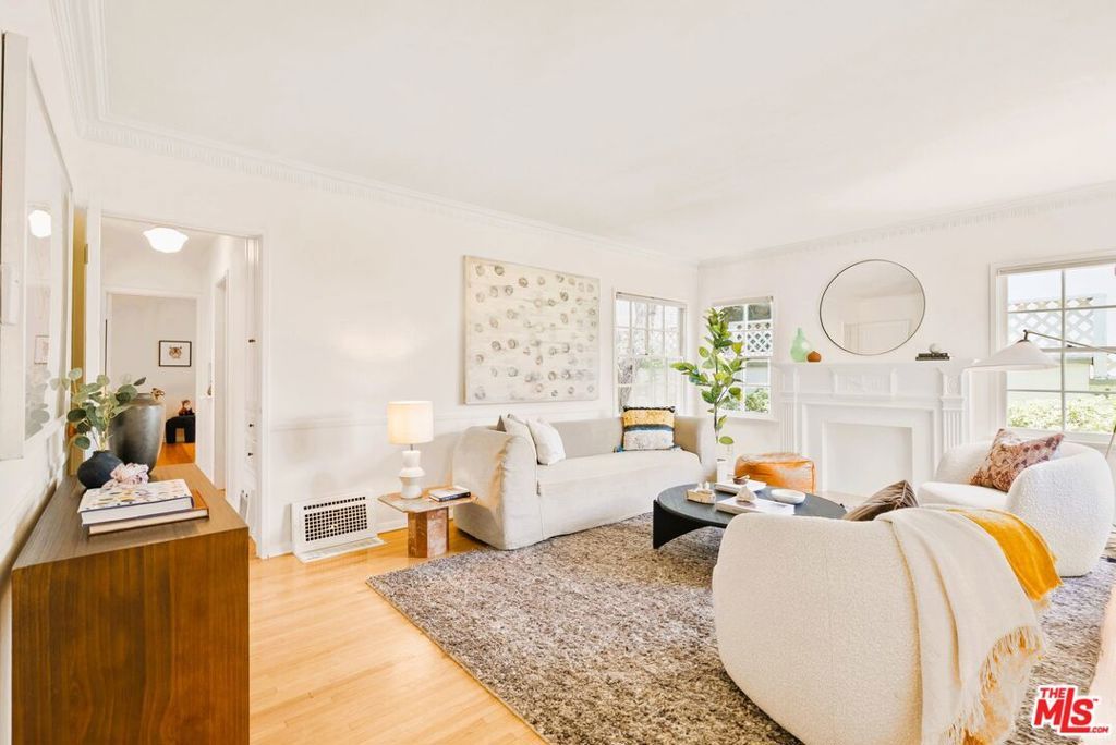 Image 3 of property listing at 2108 Hill Street, Santa Monica, CA 90405