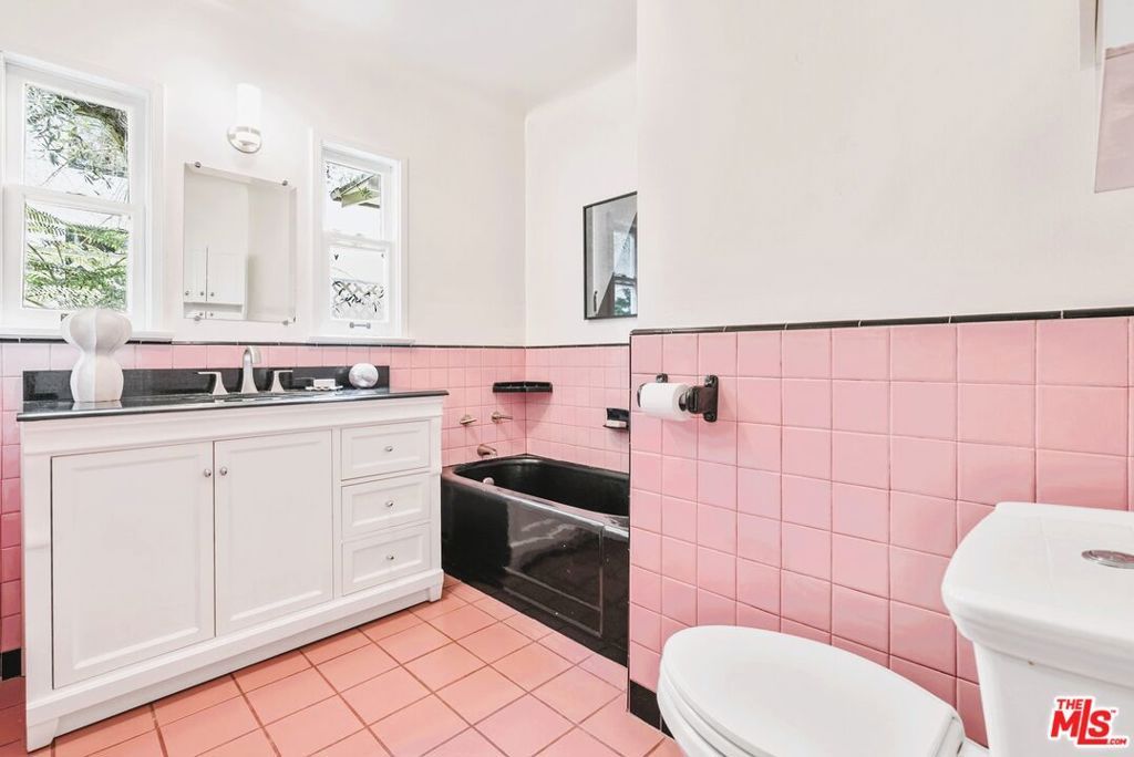 Image 37 of property listing at 2108 Hill Street, Santa Monica, CA 90405
