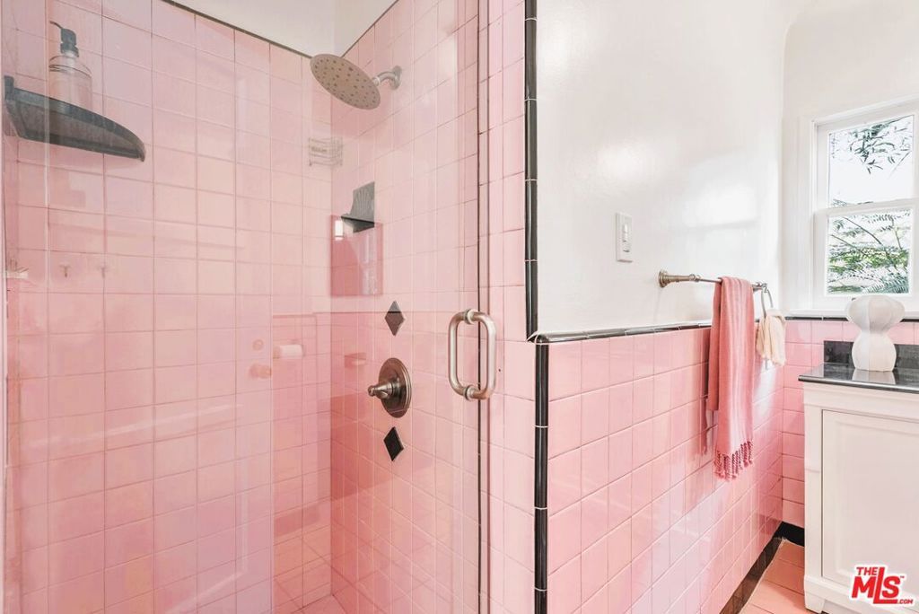 Image 39 of property listing at 2108 Hill Street, Santa Monica, CA 90405