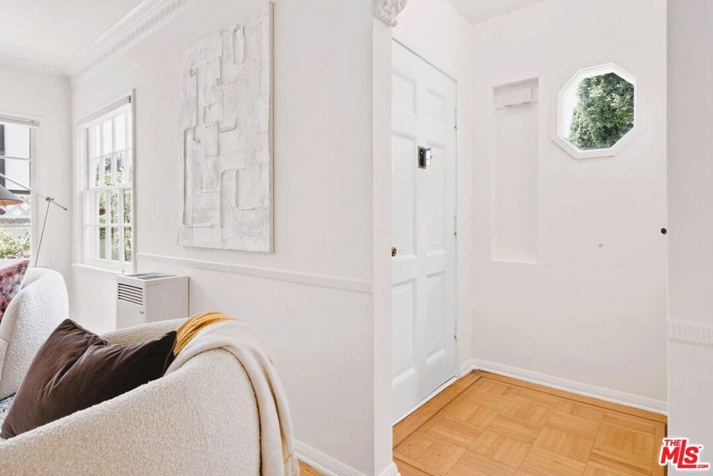 Image 4 of property listing at 2108 Hill Street, Santa Monica, CA 90405