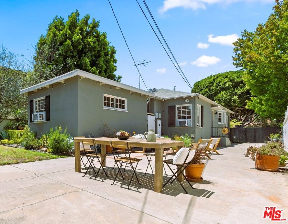 Image 45 of property listing at 2108 Hill Street, Santa Monica, CA 90405